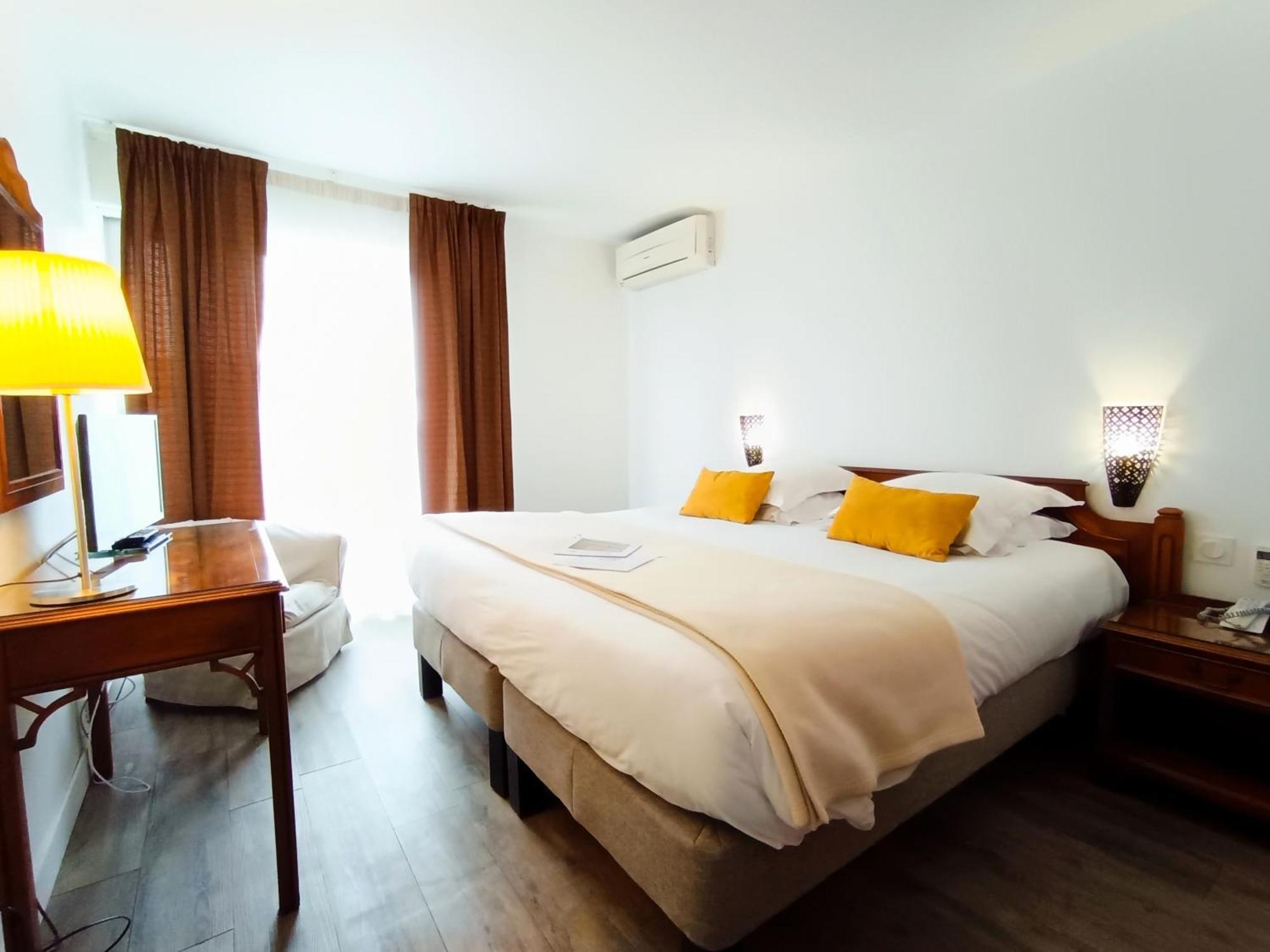 Hotel Des Tuileries Ним Екстериор снимка