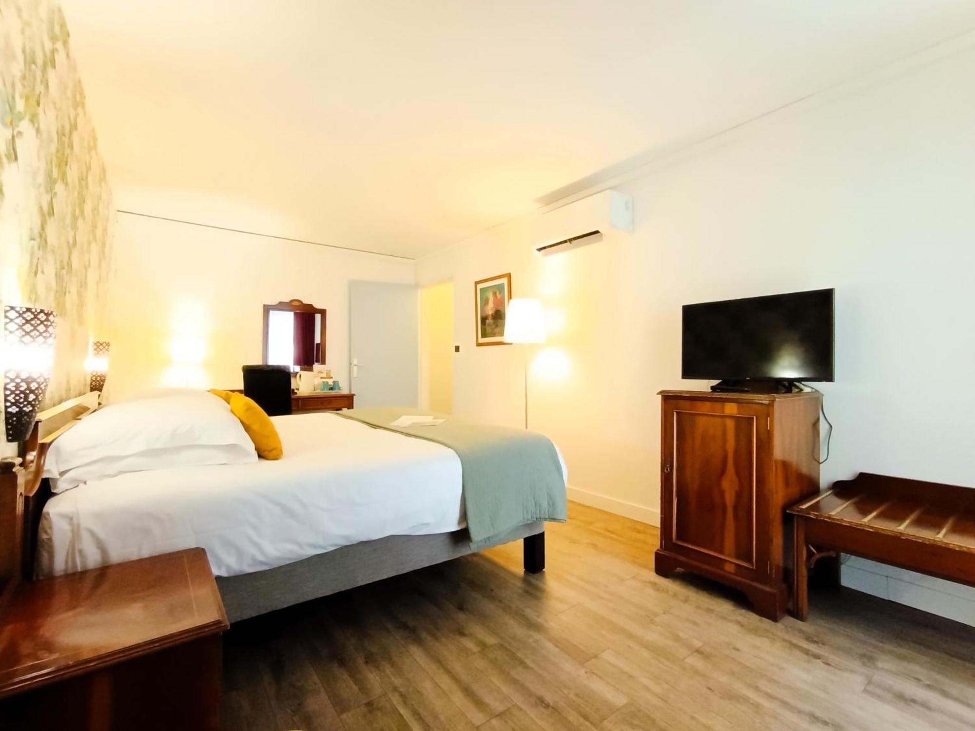 Hotel Des Tuileries Ним Екстериор снимка